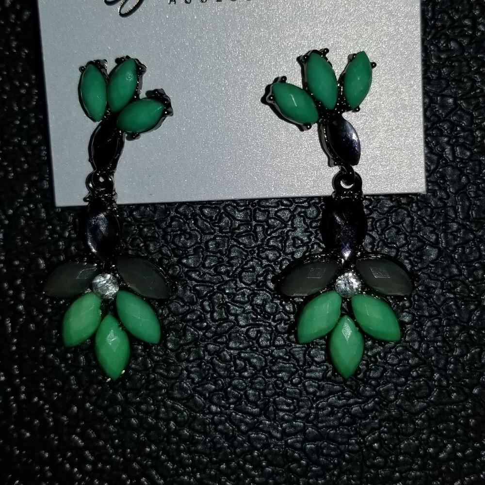 Women earrings tarnish green